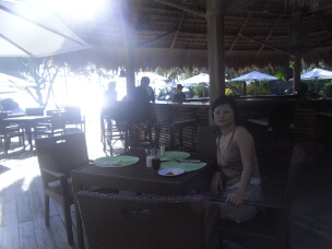 R0019597 Breakfast by the pool
