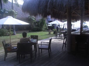 R0019600 Breakfast by the pool