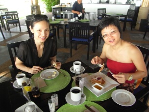 R0019368 Breakfast