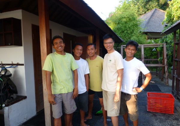Dive Operations A flawless dive team at Villa Markisa. Expert guides to the macro world of Seraya Secrets ... always on time (actually...