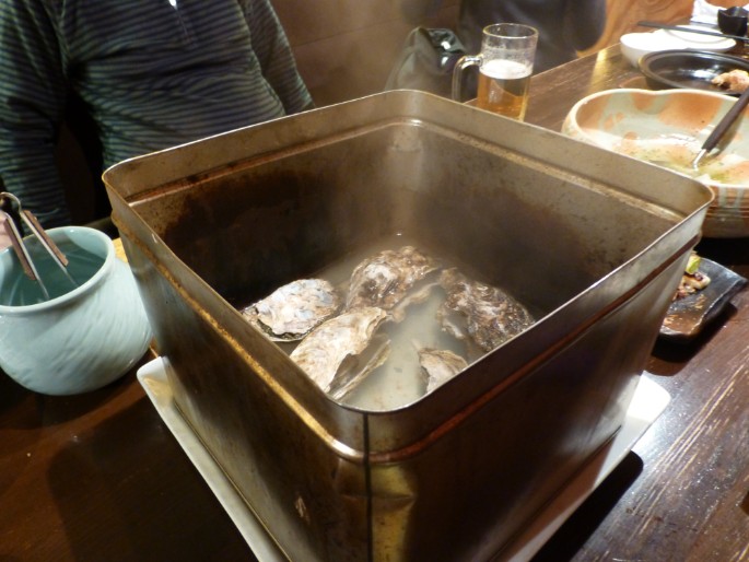 P1010953 Steamed oysters in a large metal tin