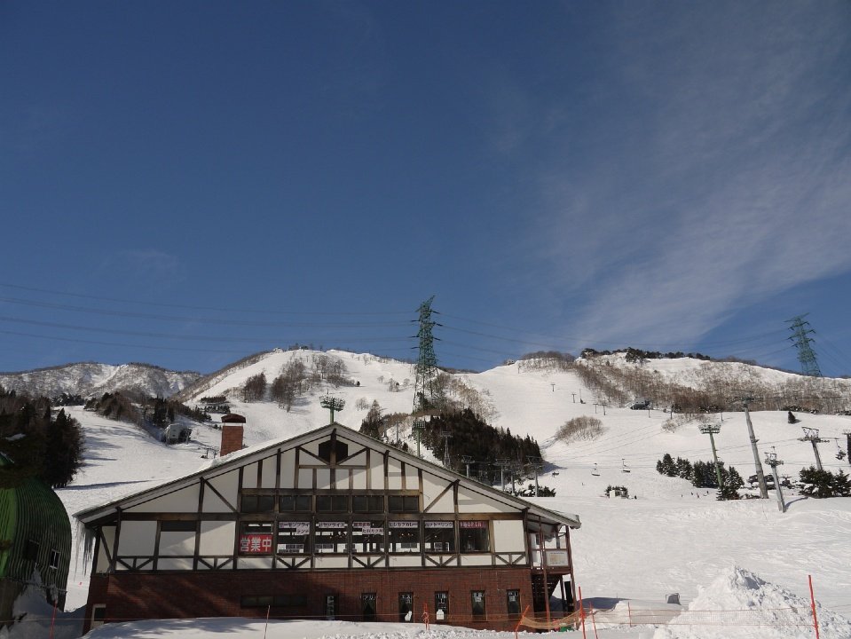 Mt Naeba 4 night stay at Prince Naeba Hotel, riding down the slopes of Mt Naeba.