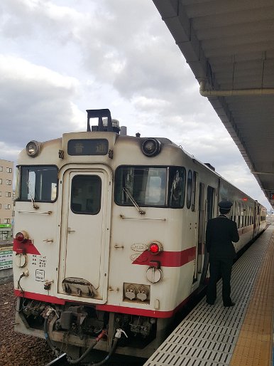 20161110_143337 Local trains to hon-hachinohe station