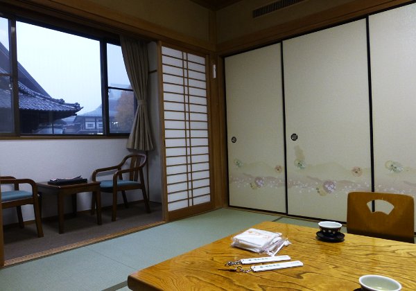 Ryokan Wakamatsu Honten 若松本店 From Shin-Hanamaki, we travelled to Narita via Tokyo. Decided to explore Narita for the lay-over of our outgoing flight