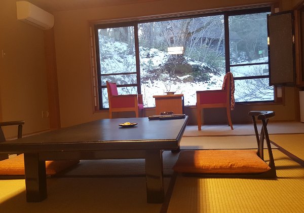 Tsuta Onsen 茑温泉 After a day's hike, nothing is more welcoming that a traditional onsen ryokan with more than 100 years history set in...
