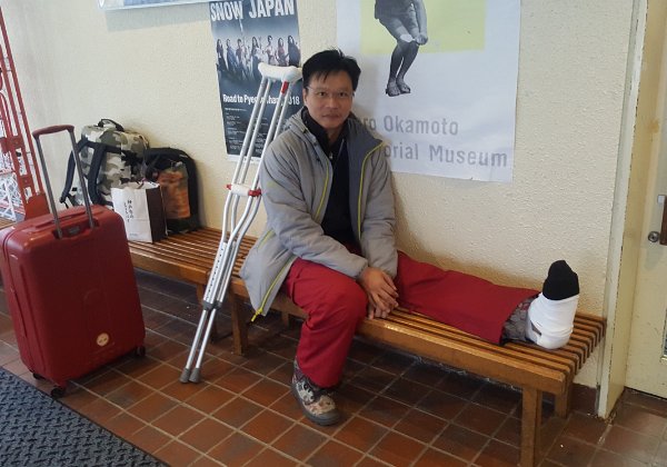 Japan in Crutches Day 4 on the slopes did not last too long. On the 3rd warm-up run, my board tips on something and had a fall which...