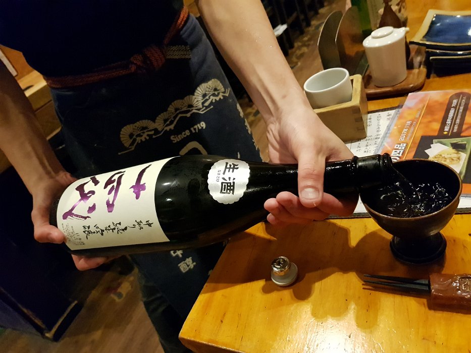 20171101_182410 Let's not waste time ... juyondai for the first pour. Why is the cup smaller when you order juyondai !