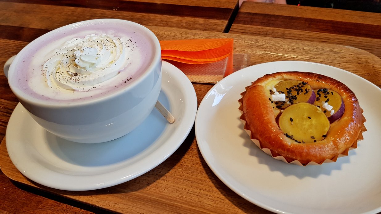 20171110_094600 Purple sweet potato latte with sweet potato danish