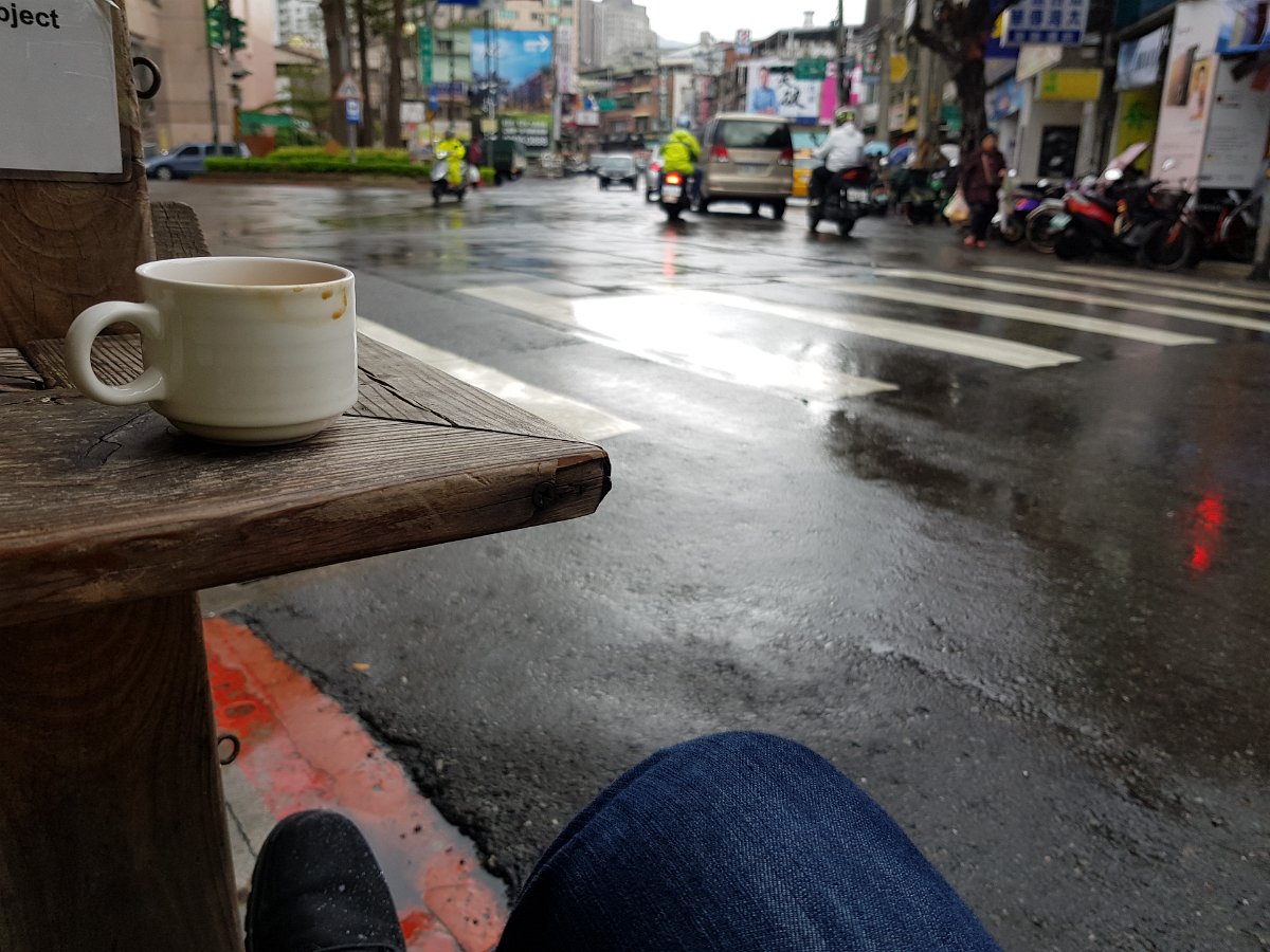 20171212_114812 Chilling and watching traffic\