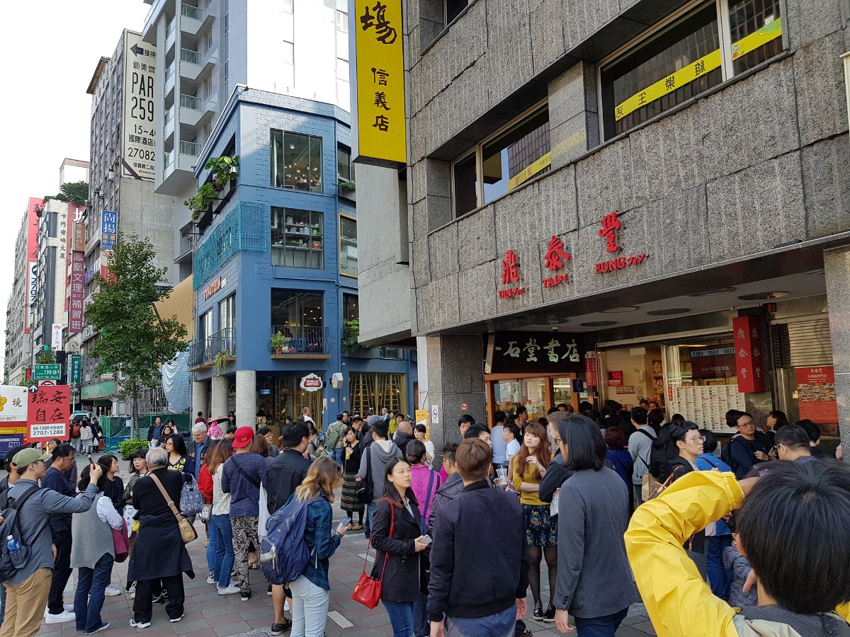 20171210_135409 The crazy crowd at the founding stall of Ding Tai Fung @ Dongmen