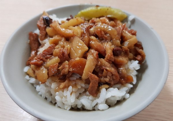 Jin Feng Braised Meat Rice 金峰魯肉飯 The famed braised meat rice bowl of taiwan