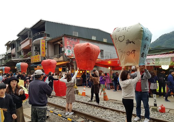 Shifen Old Street 十分老街 Most visitors come to Shifen for the sky lanterns.