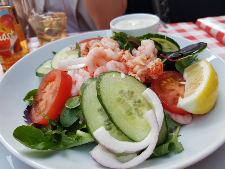 20180527_205837 Shrimp and crayfish salad for starters