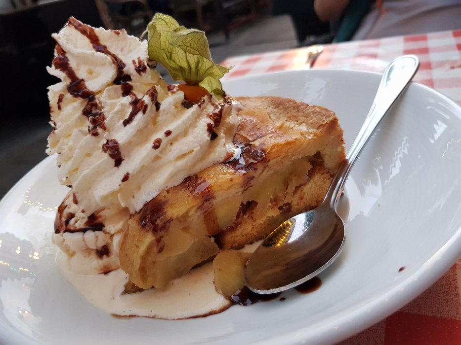 20180527_221819 The famous applecake
