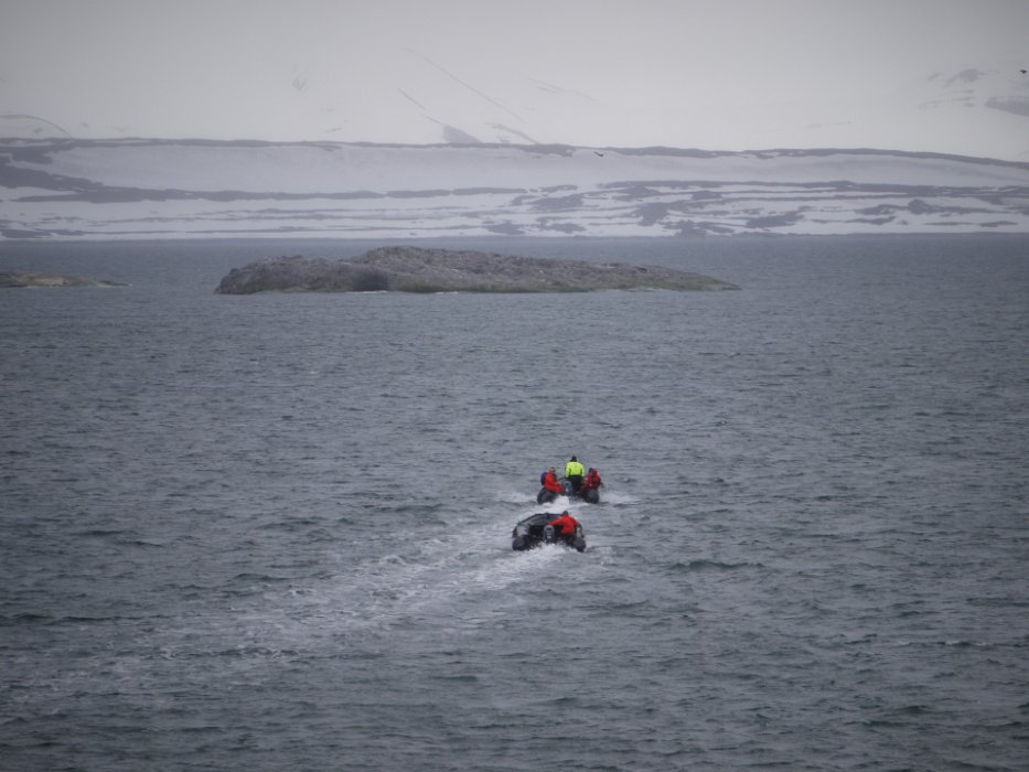 P1120791 Scouts away ... to secure the island before we can do a landing