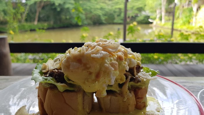 20190504_081015 beef redang with poached eggs for breakfast