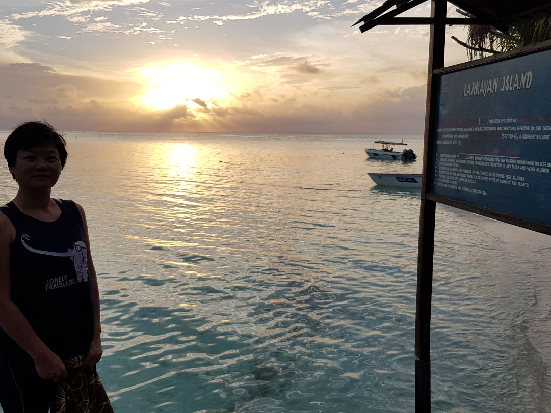 Sunsets in Lankayan As the day's activites come to an end, it became a routine to find a quiet spot anywhere and take in the scene of the...