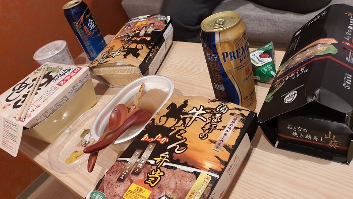 20191012_121740 Lunching in the Hotel Room