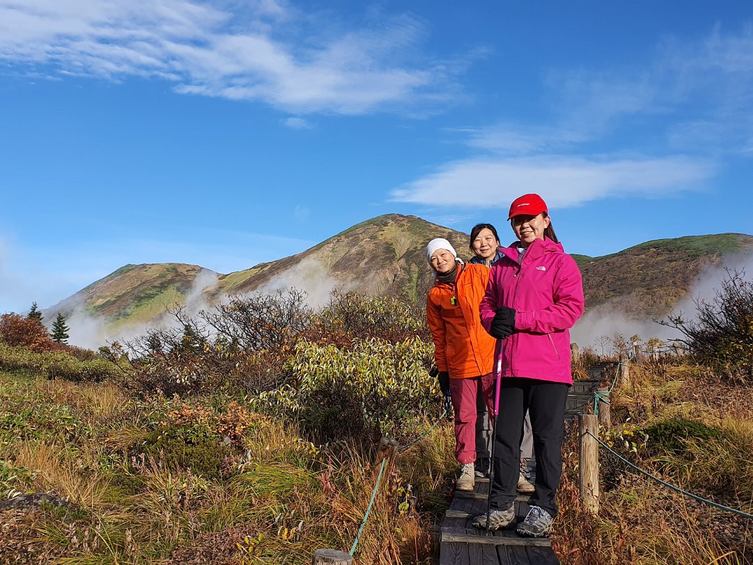 Tengu-no-niwa marsh 天狗ノ庭 20 mins from Koyaike Hut towards Mt Hiuchi peak was this nice apline marshland area. The weather decided to light up the...