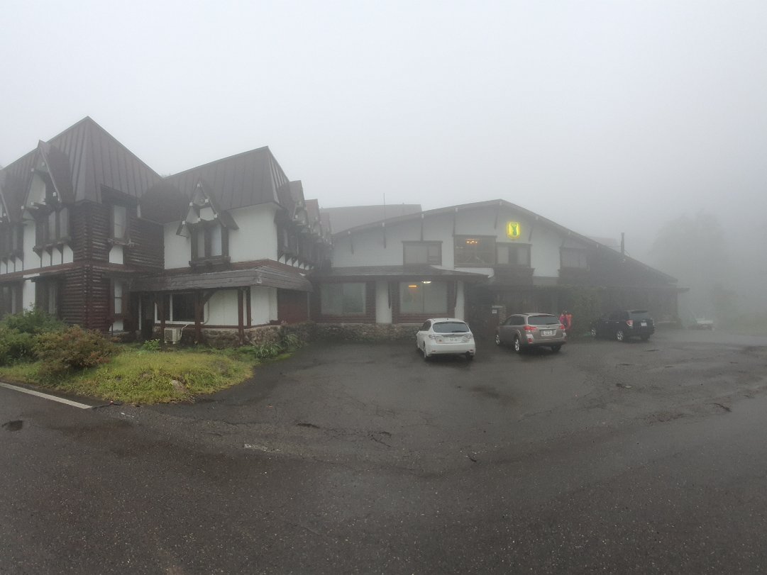 Tsubame Highland Lodge 燕温泉 燕ハイランドロッジ The foggy ride up to the lodge, it serves as a ski lodge during winter. Such a nice warm cosy ambience expecially in...