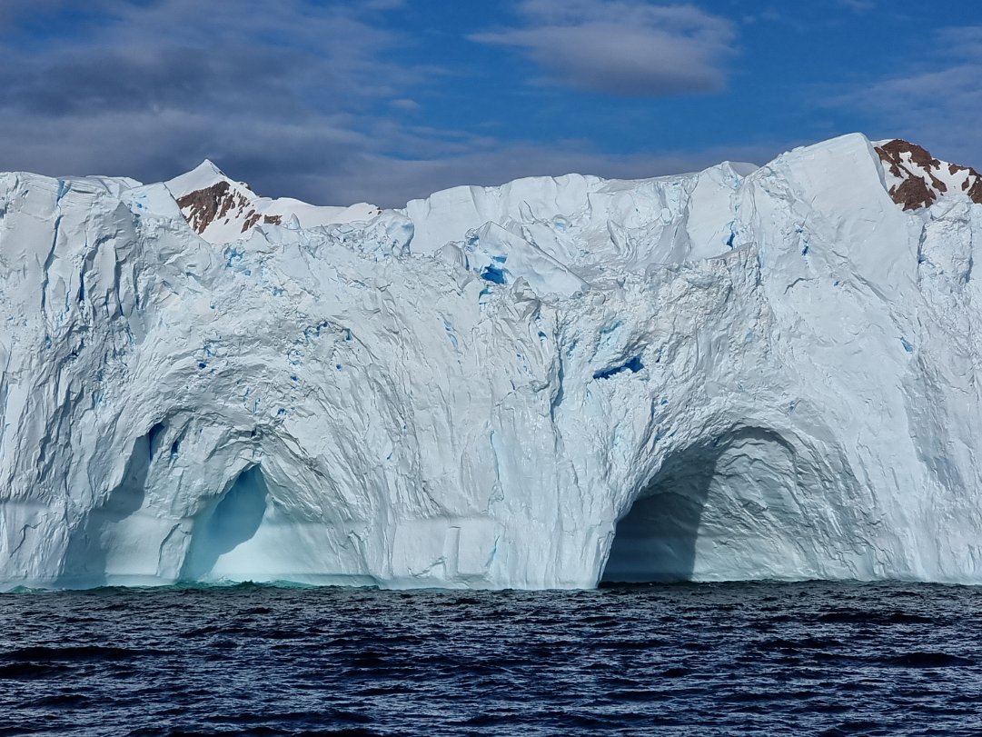 Neny Fjord Exploring the giant ice bergs of the fjords