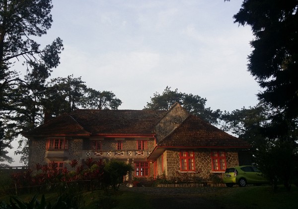2016-05 Frasers Hill Short trip to Fraser's Hill, Pahang, Malaysia. Feeling nostalgic in a 1920 colonial bungalow and enjoying nature walks